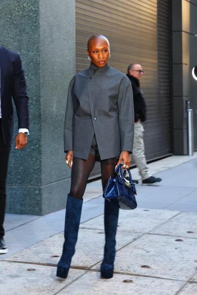 От Милы Кунис до Деми Мур: самые хорошо одетые знаменитости ноября
От Милы Кунис до Деми Мур: самые хорошо одетые знаменитости ноября