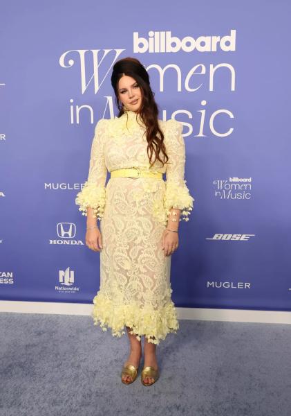 
                Девичий кэжуал и голливудский гламур: ДНК стиля Ланы Дель Рей            