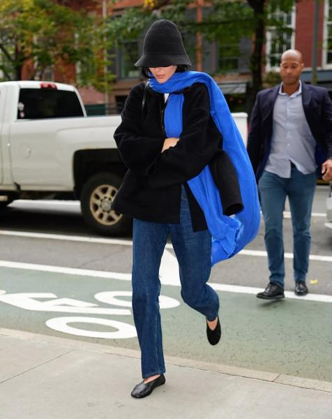 Как сочетать черный с синим – показывает Кендалл Дженнер
Как сочетать черный с синим – показывает Кендалл Дженнер