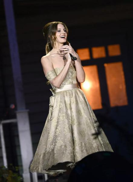 
                Девичий кэжуал и голливудский гламур: ДНК стиля Ланы Дель Рей            