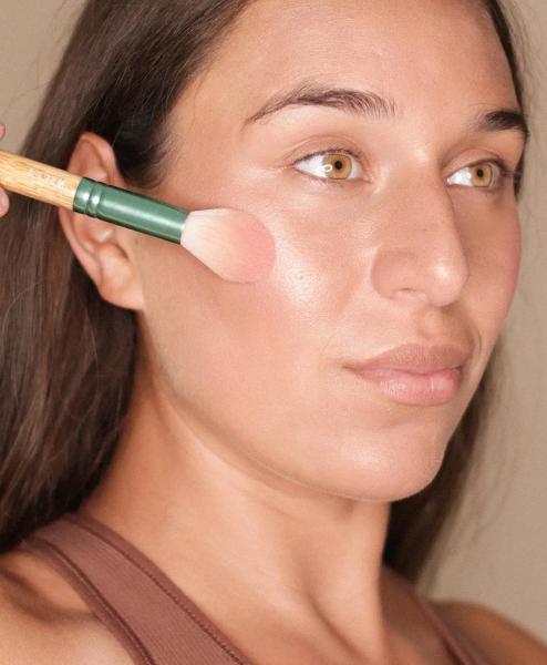 Как сделать кожу сияющей: мастер-класс по макияжу, фото
Как сделать кожу сияющей: мастер-класс по макияжу, фото