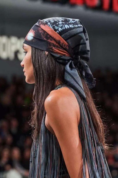 Лето в шляпе: топ 5 головных уборов сезона 2025 Лето в шляпе: топ 5 головных уборов сезона 2025