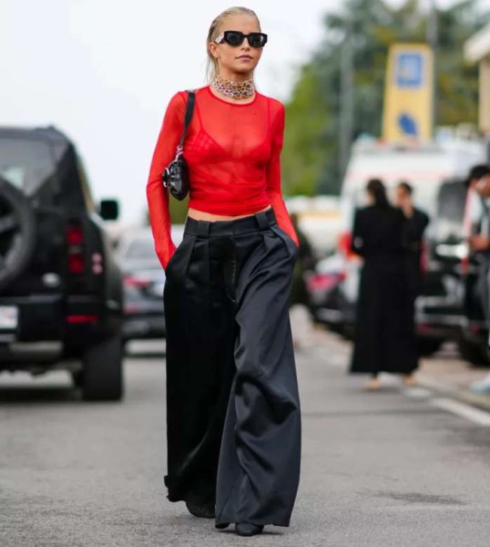 Шик, блеск, красота: тренд сезона — атласные палаццо, как вписать в гардероб Шик, блеск, красота: тренд сезона — атласные палаццо, как вписать в гардероб