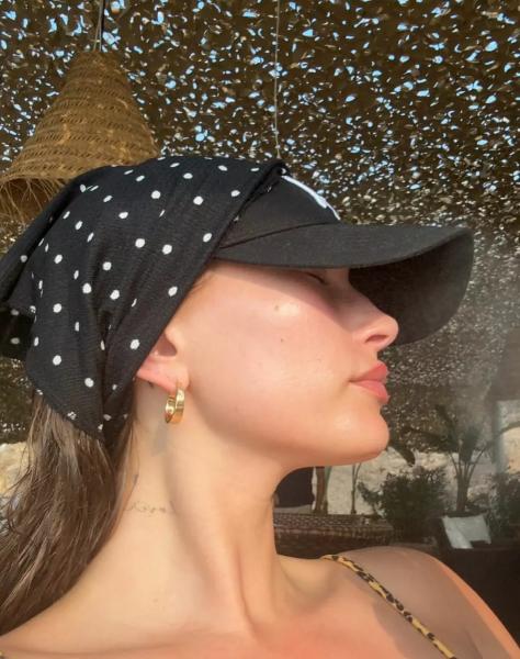 Лимонный цвет: как его носит Хейли Бибер
Лимонный цвет: как его носит Хейли Бибер