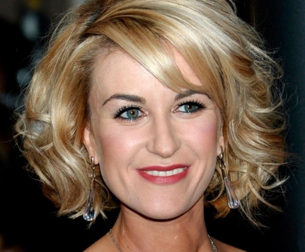 Как убрать возраст с помощью прически: советы и модные идеи Как убрать возраст с помощью прически: советы и модные идеи