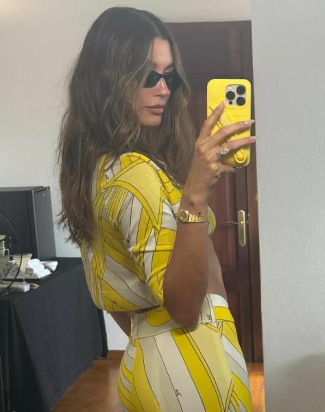 Лимонный цвет: как его носит Хейли Бибер
Лимонный цвет: как его носит Хейли Бибер