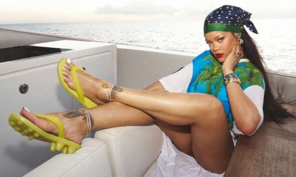 Десерты в моде: как и с чем носить этим летом желейные сандалии Десерты в моде: как и с чем носить этим летом желейные сандалии