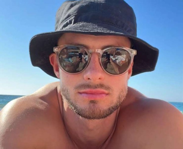 Панамка и шорты: что еще должно быть в летней отпускной капсуле мужчины Панамка и шорты: что еще должно быть в летней отпускной капсуле мужчины