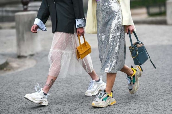 Сандалии, мюли и сабо из 90-х: как вписать этот ретро-шик в актуальный летний образ Сандалии, мюли и сабо из 90-х: как вписать этот ретро-шик в актуальный летний образ