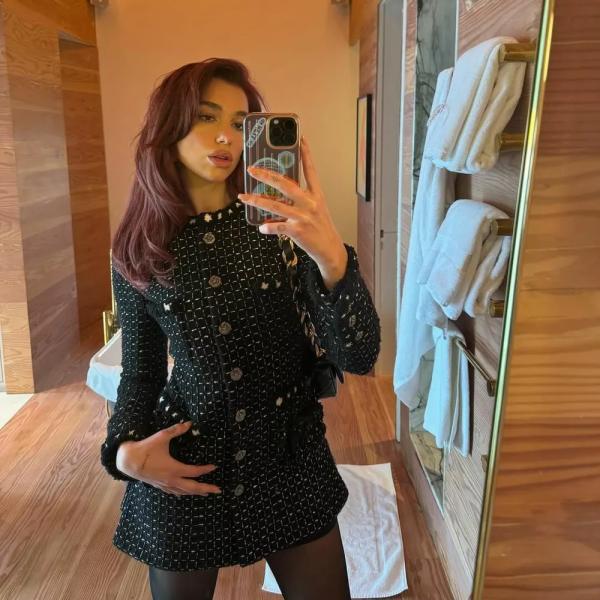 Стритвир с изюминкой, парижский шик и отсылки к нулевым: ДНК стиля Дуа Липы
Стритвир с изюминкой, парижский шик и отсылки к нулевым: ДНК стиля Дуа Липы