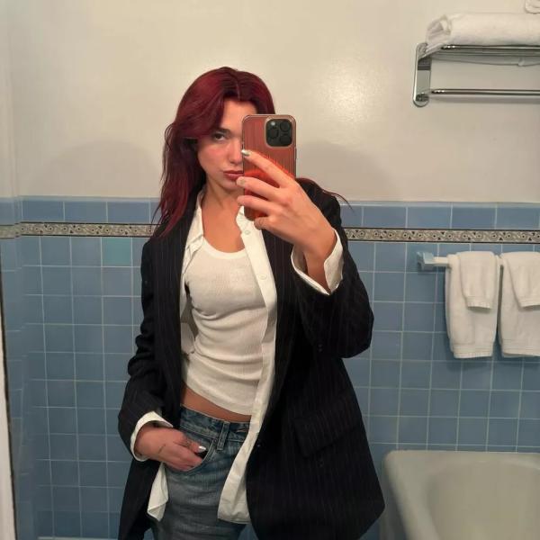 Стритвир с изюминкой, парижский шик и отсылки к нулевым: ДНК стиля Дуа Липы
Стритвир с изюминкой, парижский шик и отсылки к нулевым: ДНК стиля Дуа Липы