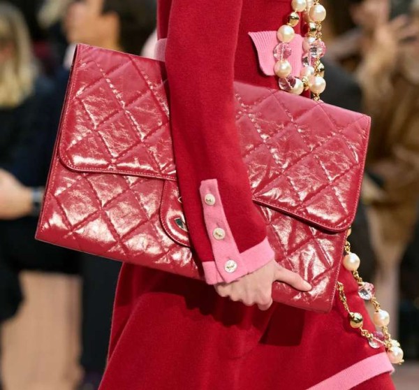 Все свое ношу с собой: какие сумки будут в моде осенью 2025 Все свое ношу с собой: какие сумки будут в моде осенью 2025