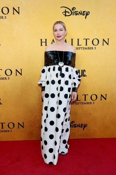 От Липы Тетерич до Сидни Суини: самые хорошо одетые знаменитости сентября
От Липы Тетерич до Сидни Суини: самые хорошо одетые знаменитости сентября