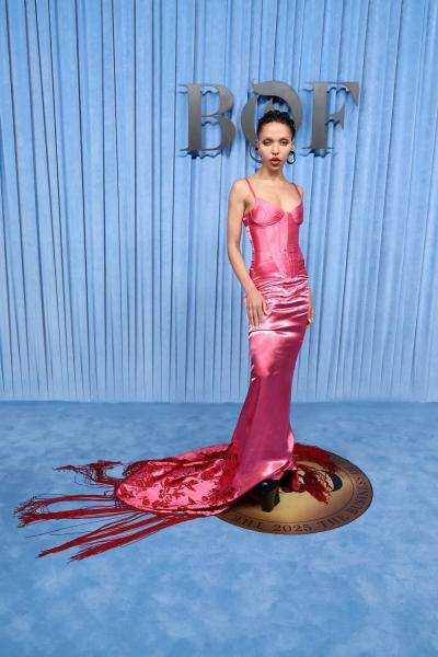 
                От Зендаи до Дженнифер Лоуренс: лучшие образы Недели моды в Париже            