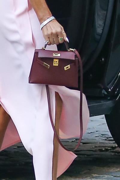 Как сочетать розовый с бордовым – учимся у Виктории Бекхэм
Как сочетать розовый с бордовым – учимся у Виктории Бекхэм