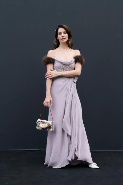 
                От Зендаи до Дженнифер Лоуренс: лучшие образы Недели моды в Париже            