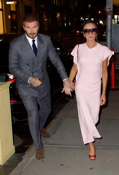 Как сочетать розовый с бордовым – учимся у Виктории Бекхэм
Как сочетать розовый с бордовым – учимся у Виктории Бекхэм