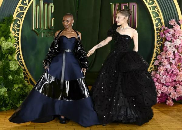 Образ дня: Ариана Гранде в черном бальном платье на кинопремьере
Образ дня: Ариана Гранде в черном бальном платье на кинопремьере