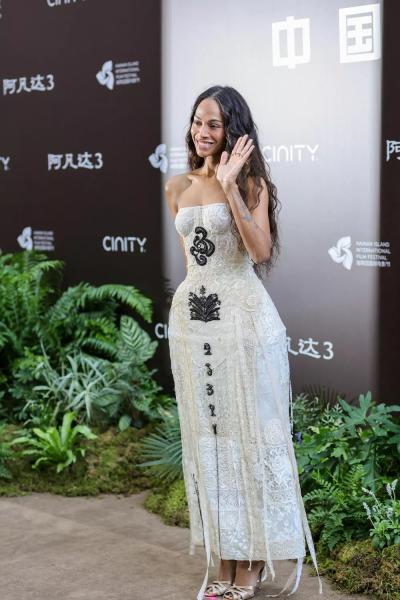 Образ дня: Зои Салдана в ажурном платье на премьере в Китае
Образ дня: Зои Салдана в ажурном платье на премьере в Китае