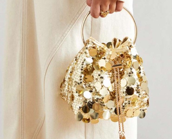 Идеальные вечерние сумки для Нового года 2026: от театральной классики до бархата Идеальные вечерние сумки для Нового года 2026: от театральной классики до бархата