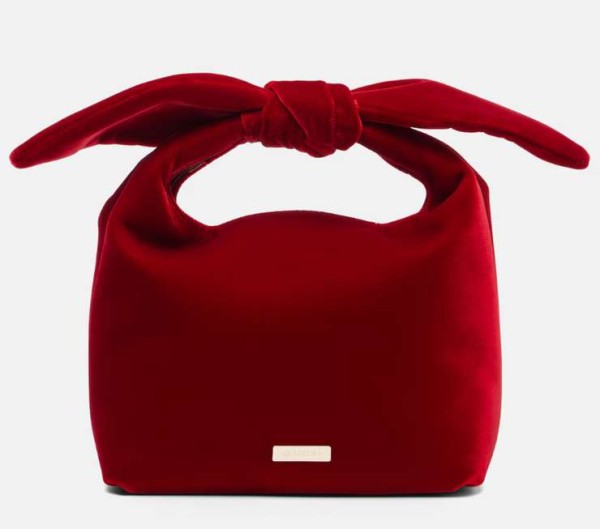 Идеальные вечерние сумки для Нового года 2026: от театральной классики до бархата Идеальные вечерние сумки для Нового года 2026: от театральной классики до бархата