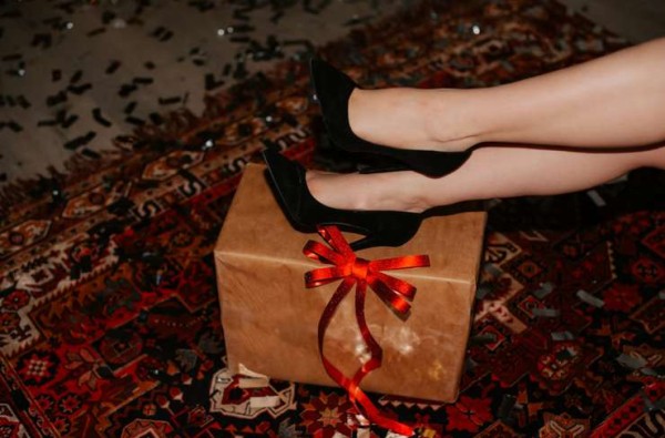 Пять подарков для взрослой дочери или подруги: одежда и аксессуары, как выбрать