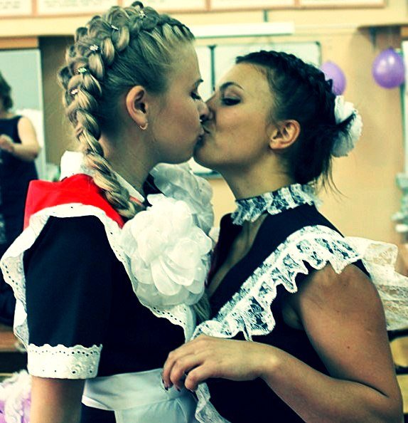 Красивые школьницы и красавица навсегда Красивые школьницы и красавица навсегда