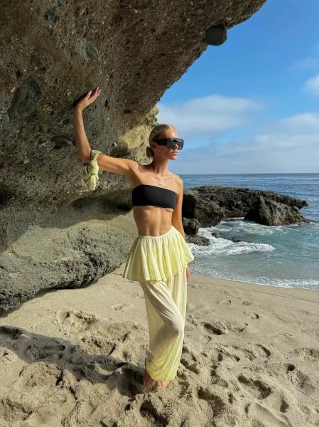 С чем носить топ-бандо: показывают селебрити
С чем носить топ-бандо: показывают селебрити