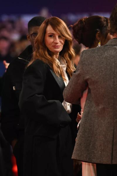 
                Образ дня: Джулия Робертс в смокинге с мужского плеча            