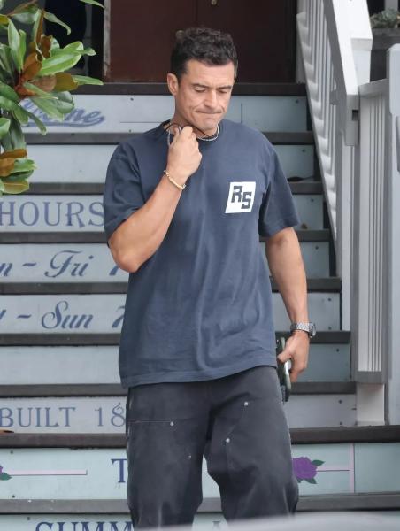 Мужской стиль: осенний гардероб Орландо Блума
Мужской стиль: осенний гардероб Орландо Блума