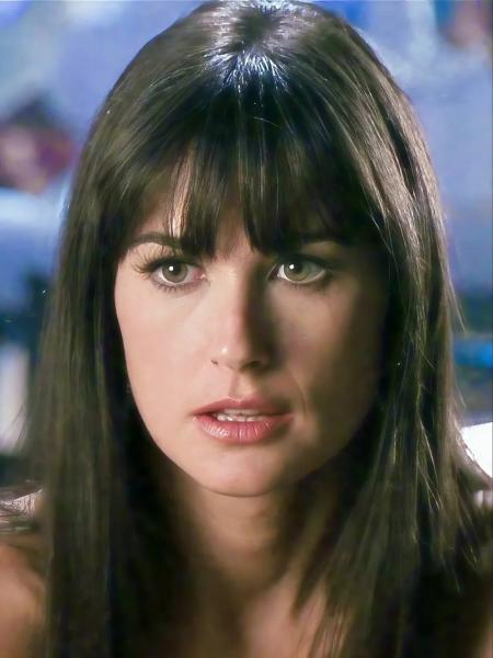 
                Деми Мур кардинально поменяла прическу            