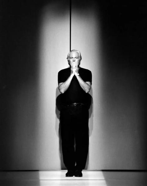 Скончался модельер Джорджо Армани
Скончался модельер Джорджо Армани