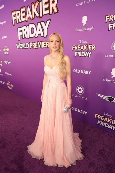 Образ дня: Линдси Лохан на премьере новой "Чумовой пятницы"
Образ дня: Линдси Лохан на премьере новой "Чумовой пятницы"