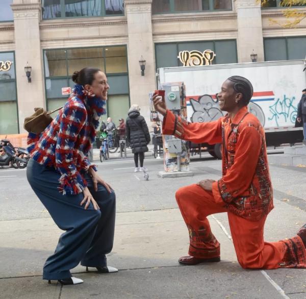 Отец детей Рианны делает предложение Маргарет Куолли на съемках модного кампейна
Отец детей Рианны делает предложение Маргарет Куолли на съемках модного кампейна