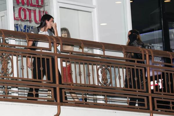 Кендалл Дженнер пообедала с Мэри-Кейт Олсен – ждем коллаборацию?
Кендалл Дженнер пообедала с Мэри-Кейт Олсен – ждем коллаборацию?