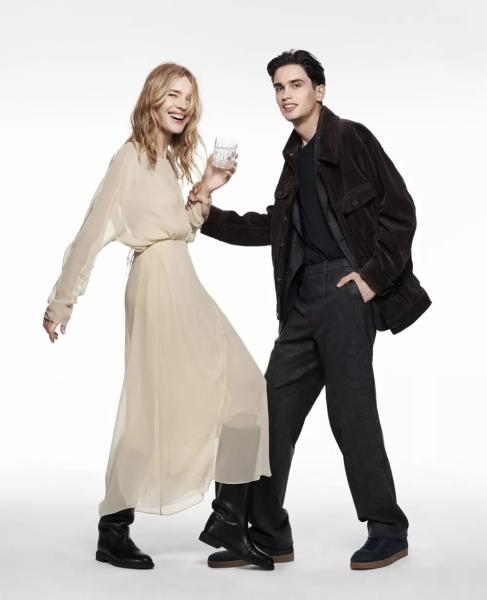 Наталья Водянова снялась в рекламе российского бренда с парнем-моделью с аутизмом
Наталья Водянова снялась в рекламе российского бренда с парнем-моделью с аутизмом