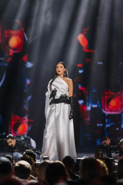 
                Яна Рудковская в Ermanno Scervino, Алсу в DARYA KIPRIYANOVA: яркие образы "Новой волны 2025"            