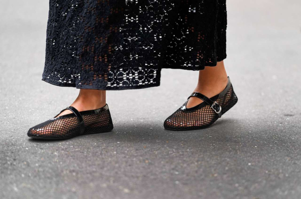 Балетки в сеточку опять на пике: как вписать их в летний гардероб, советы стилиста Балетки в сеточку опять на пике: как вписать их в летний гардероб, советы стилиста