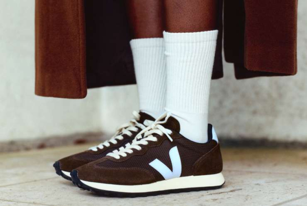 Белое не надевать: какие кроссовки больше не в моде, и какие искать в магазине