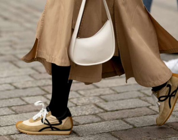 Белое не надевать: какие кроссовки больше не в моде, и какие искать в магазине