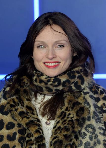 Образ дня: Софи Эллис-Бекстор в мятно-зеленом платье на музыкальной премии
Образ дня: Софи Эллис-Бекстор в мятно-зеленом платье на музыкальной премии