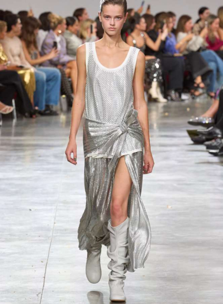 Что пришло на смену платью-комбинации: 5 актуальных моделей лета 2025 Что пришло на смену платью-комбинации: 5 актуальных моделей лета 2025