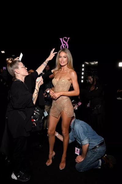 
                Закулисье показа Victoria's Secret            