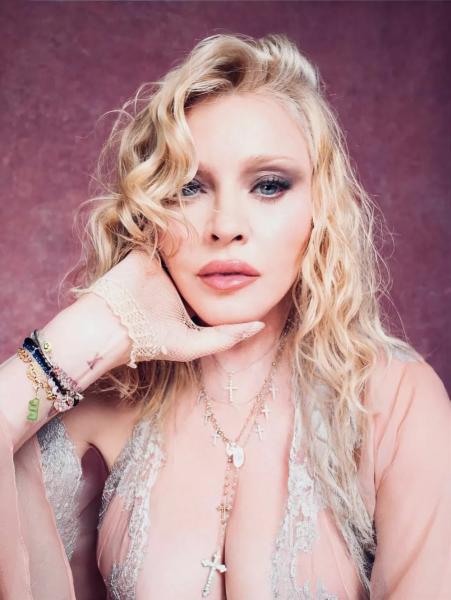 Образ дня: 67-летняя Мадонна в прозрачных кружевах
Образ дня: 67-летняя Мадонна в прозрачных кружевах