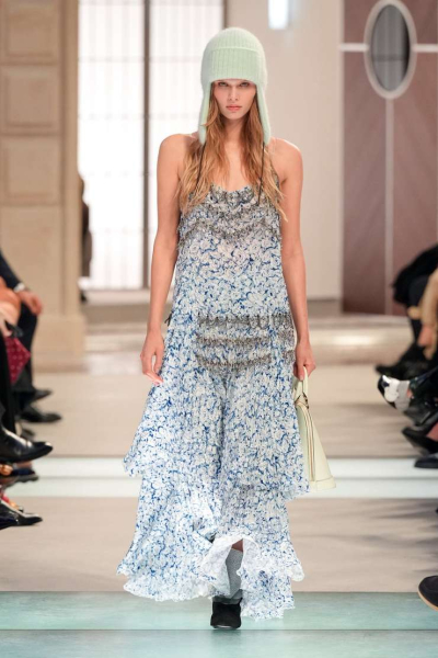 Дело в шляпе: трендовые головные уборы осени−2025 Дело в шляпе: трендовые головные уборы осени−2025