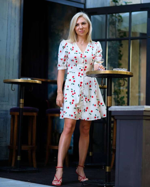 Деревенский шик: как и с чем носить «ягодные» платья и блузки этим летом Деревенский шик: как и с чем носить «ягодные» платья и блузки этим летом