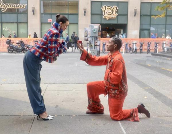 Отец детей Рианны делает предложение Маргарет Куолли на съемках модного кампейна
Отец детей Рианны делает предложение Маргарет Куолли на съемках модного кампейна