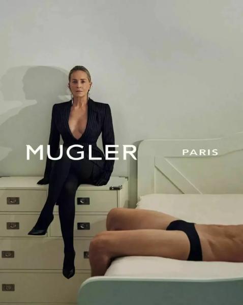 
                Шэрон Стоун снялась в рекламном кампейне в духе триллера “Основной инстинкт”            