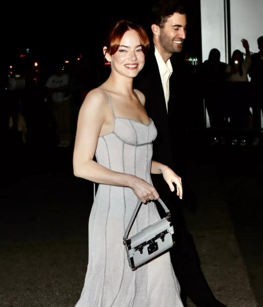 Образ дня: Эмма Стоун на премьере "Бугонии"
Образ дня: Эмма Стоун на премьере "Бугонии"