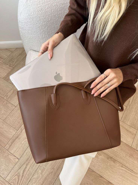 Фактура, цвет, размер: как выбрать идеальную сумку для осеннего образа Фактура, цвет, размер: как выбрать идеальную сумку для осеннего образа